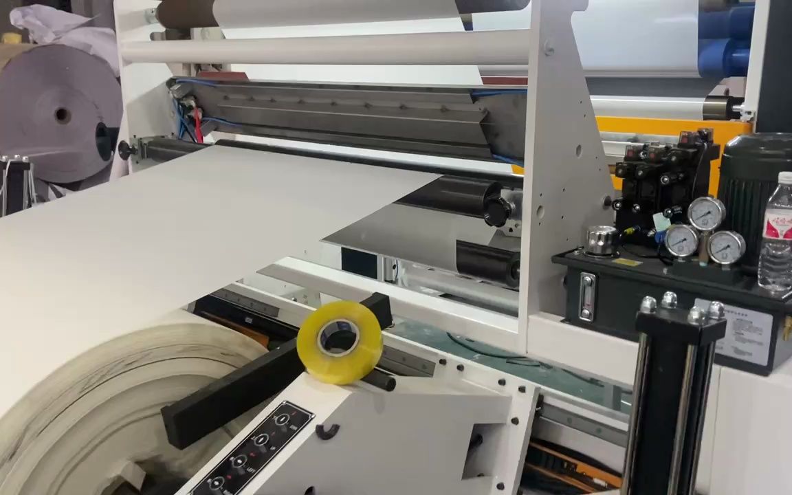 HFQC ϵ�и��ٷ��л������ɽ�˫͸Ĥ��